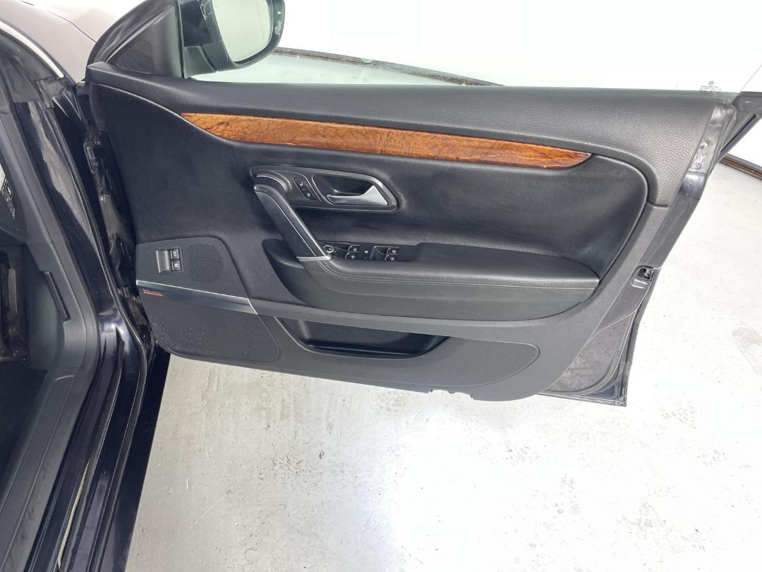 Photo '15' of Volkswagen Passat Photo '15' of Volkswagen Passat