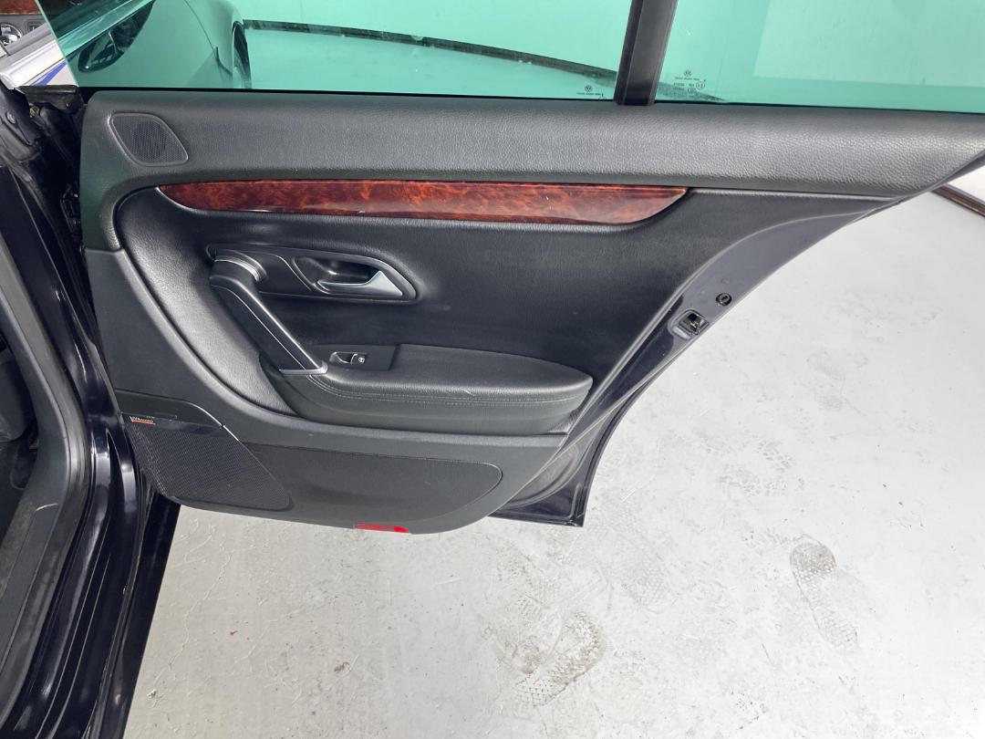 Photo '19' of Volkswagen Passat Photo '19' of Volkswagen Passat