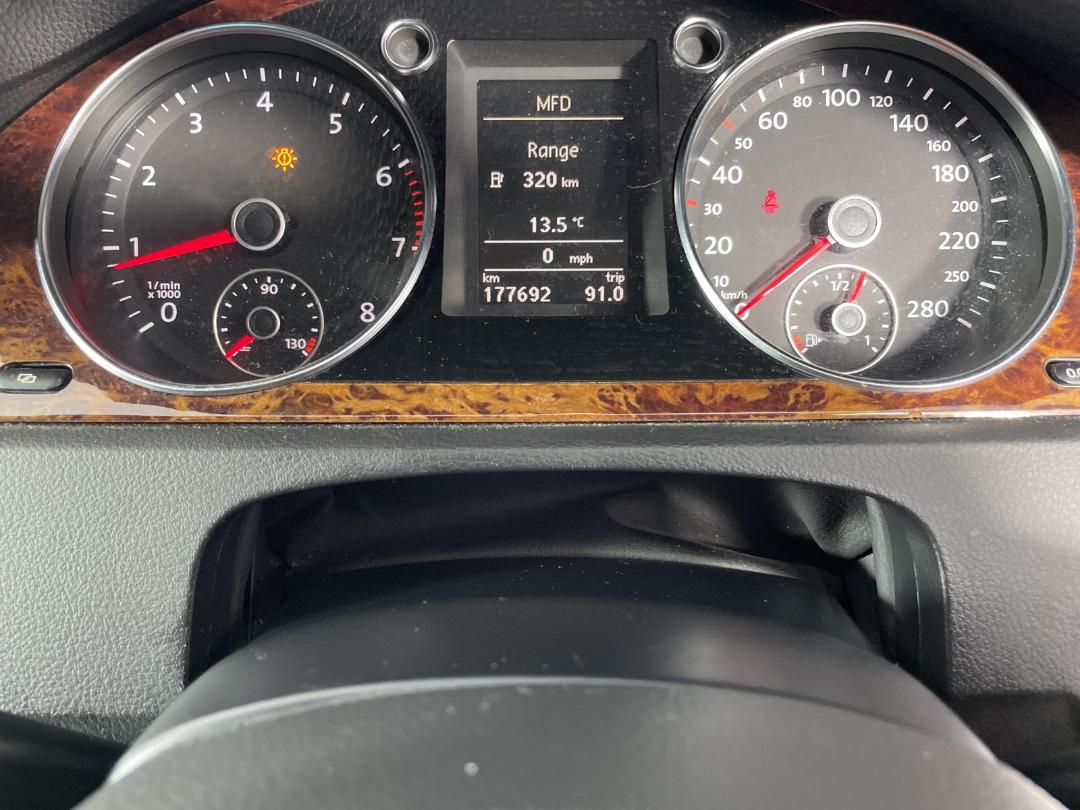 Photo '21' of Volkswagen Passat Photo '21' of Volkswagen Passat