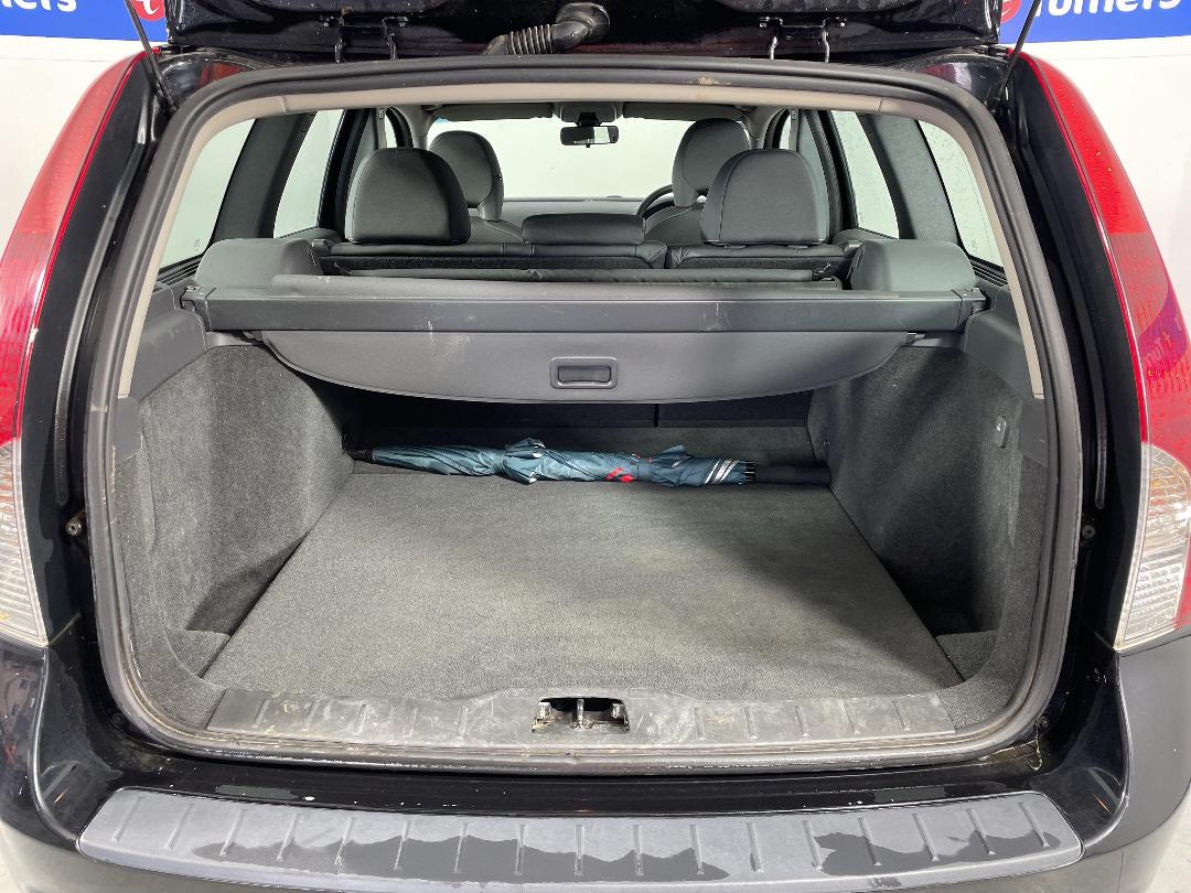 Photo '14' of Volvo V50