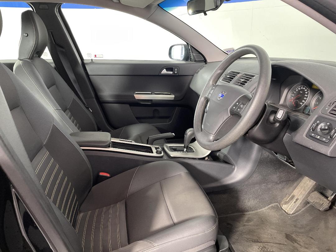 Photo '16' of Volvo V50