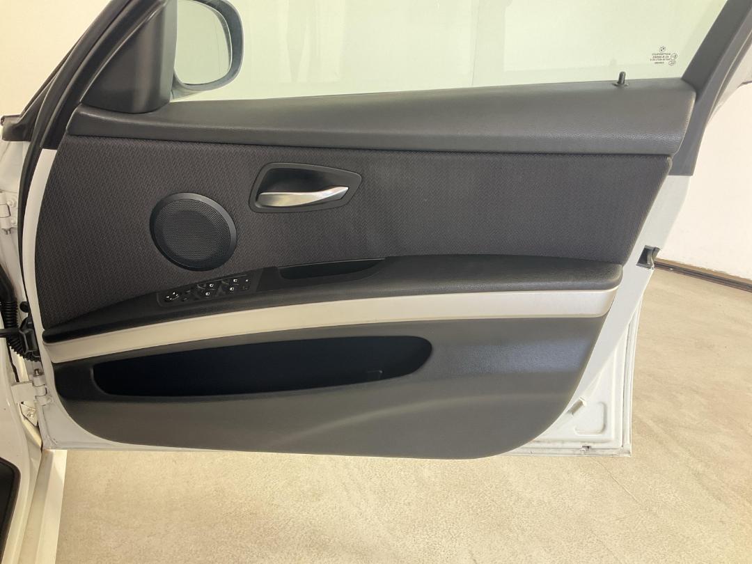 Photo '15' of BMW 320I Photo '15' of BMW 320I