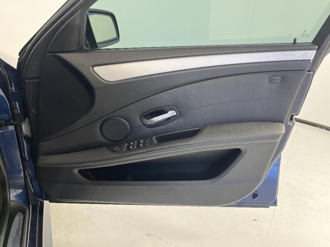 Photo '15' of BMW 5 Series Photo '15' of BMW 5 Series