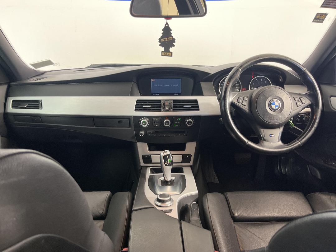 Photo '17' of BMW 5 Series Photo '17' of BMW 5 Series