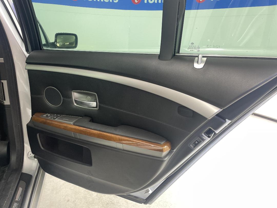 Photo '17' of BMW 750I E-65 Photo '17' of BMW 750I E-65