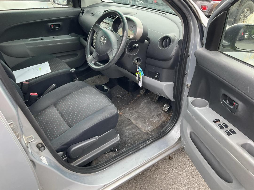 Photo '13' of Daihatsu Sirion Photo '13' of Daihatsu Sirion