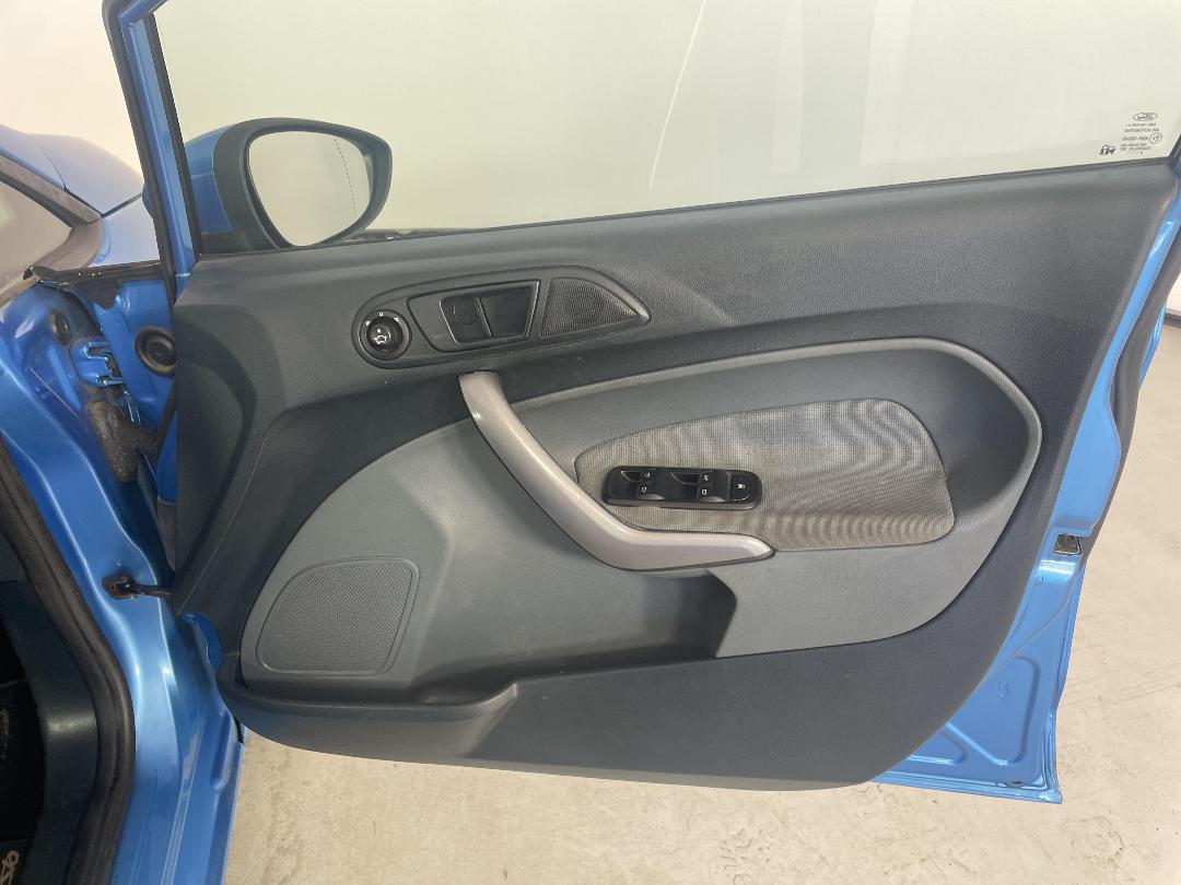 Photo '15' of Ford Fiesta