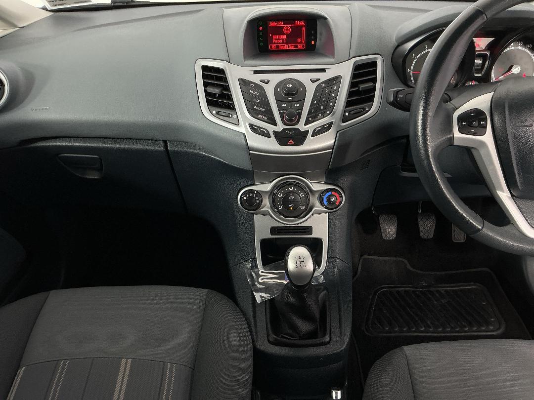 Photo '18' of Ford Fiesta