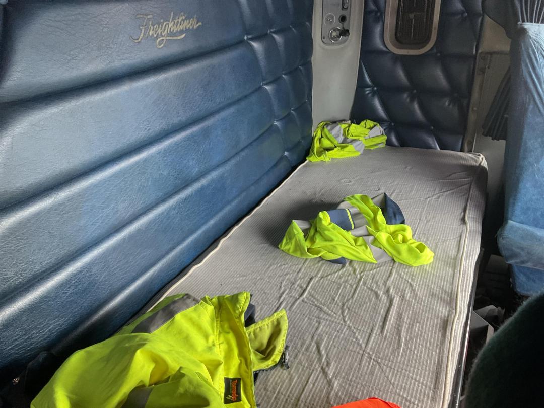 Photo '13' of Freightliner Argosy TSB Curtainsider