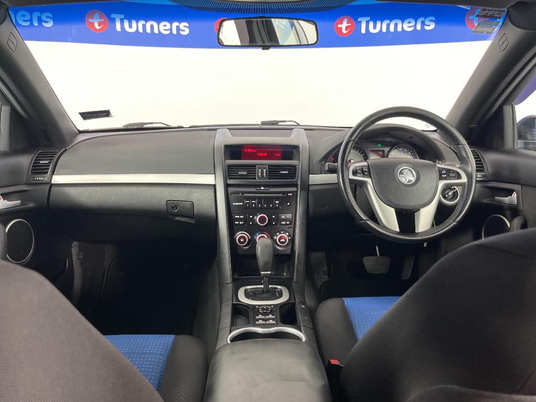 Photo '17' of Holden Commodore Photo '17' of Holden Commodore