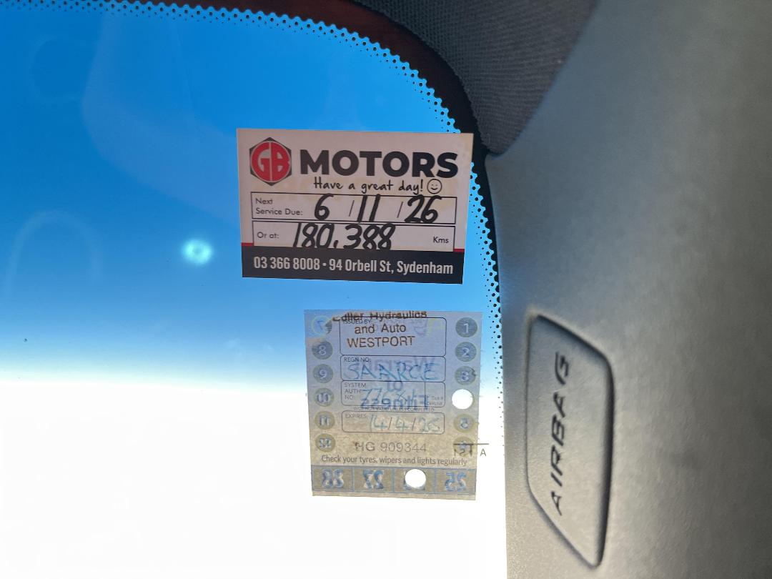 Photo '26' of Holden Commodore Photo '26' of Holden Commodore