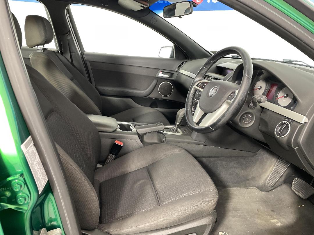 Photo '16' of Holden Commodore Photo '16' of Holden Commodore