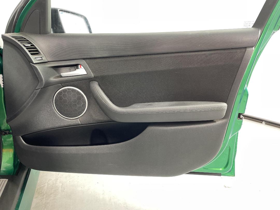 Photo '15' of Holden Commodore Photo '15' of Holden Commodore