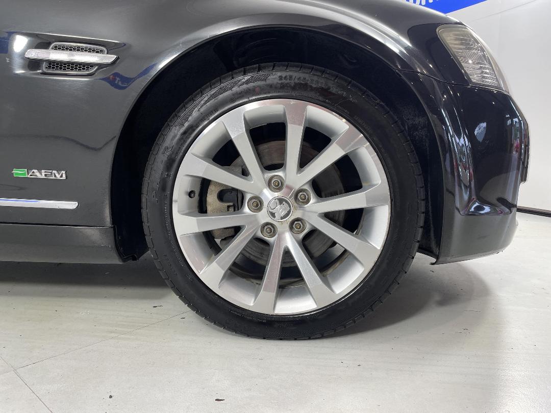 Photo '9' of Holden Commodore Photo '9' of Holden Commodore