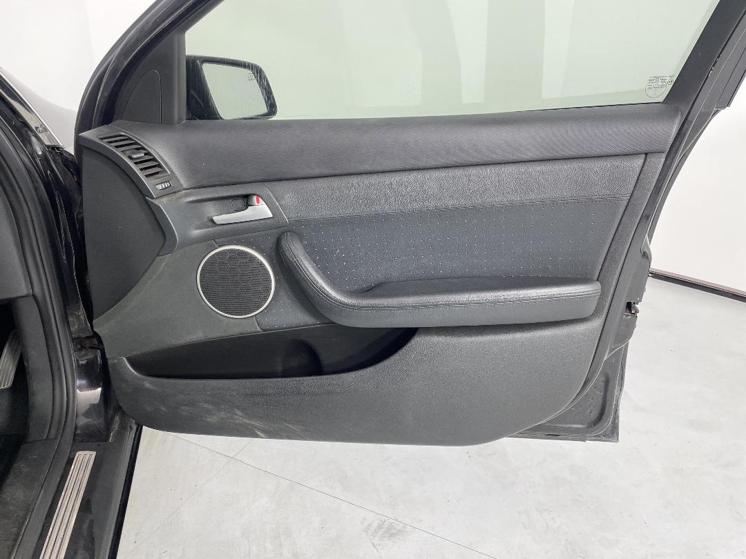 Photo '15' of Holden Commodore Photo '15' of Holden Commodore