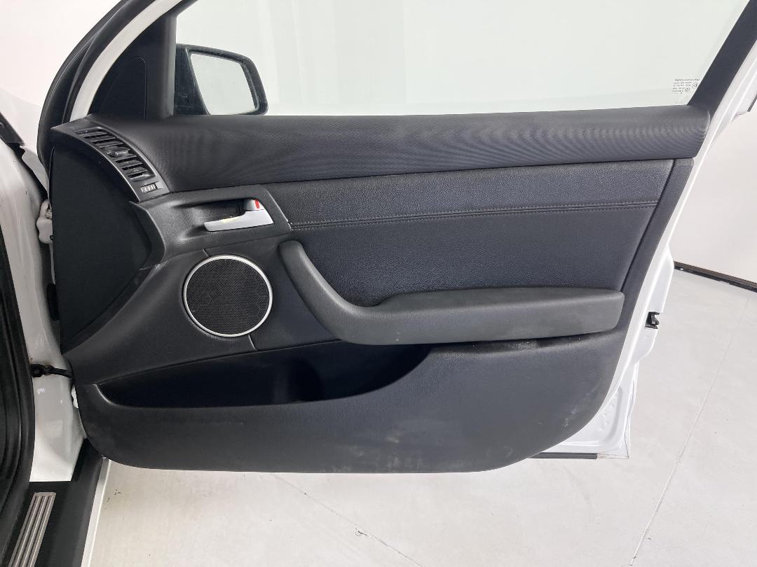 Photo '15' of Holden Commodore Photo '15' of Holden Commodore