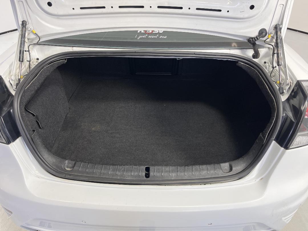 Photo '14' of Holden Commodore Photo '14' of Holden Commodore