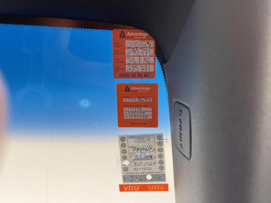 Photo '28' of Holden Commodore Photo '28' of Holden Commodore