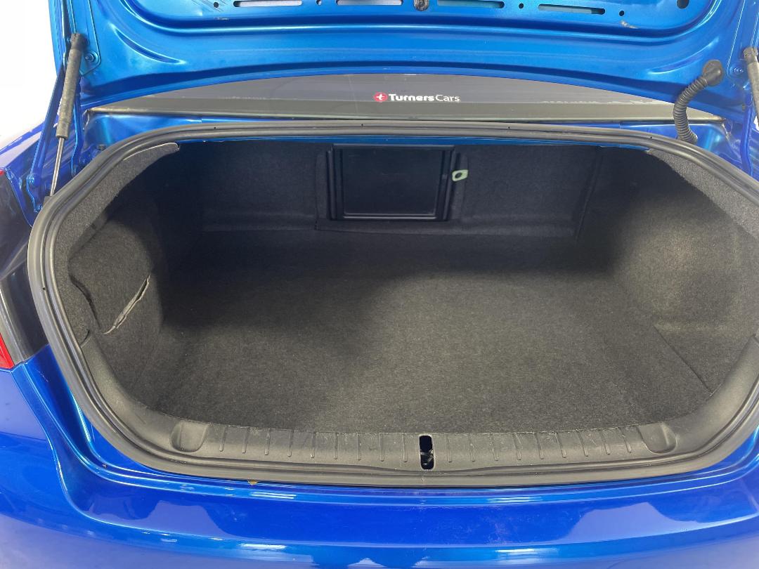 Photo '14' of Holden Commodore