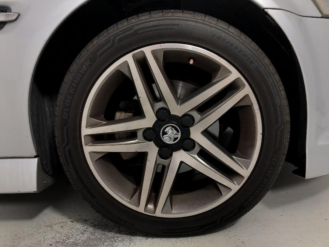 Photo '9' of Holden Commodore