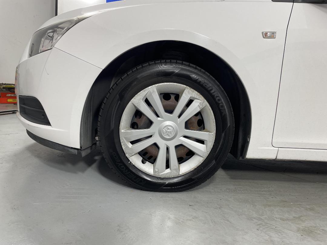 Photo '10' of Holden Cruze Photo '10' of Holden Cruze