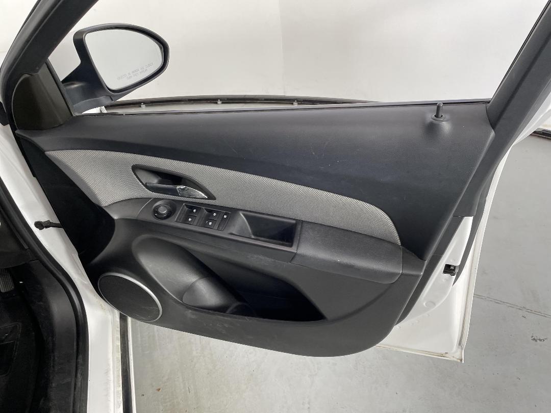 Photo '15' of Holden Cruze Photo '15' of Holden Cruze