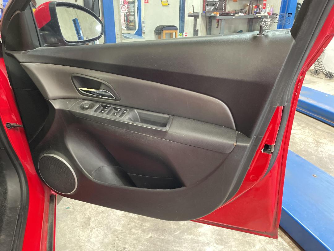 Photo '9' of Holden Cruze CDX