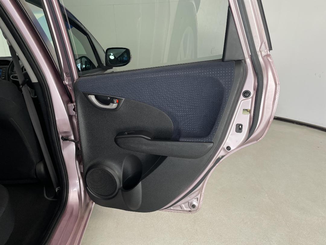 Photo '19' of Honda FIT Photo '19' of Honda FIT