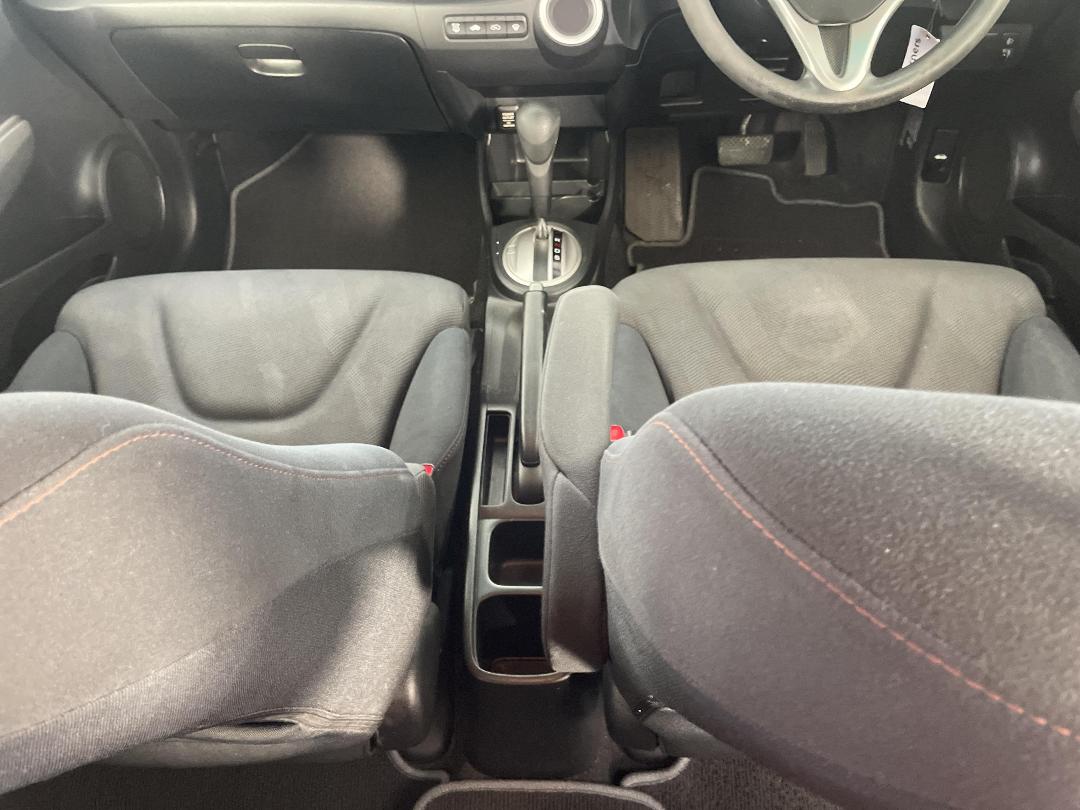 Photo '18' of Honda FIT