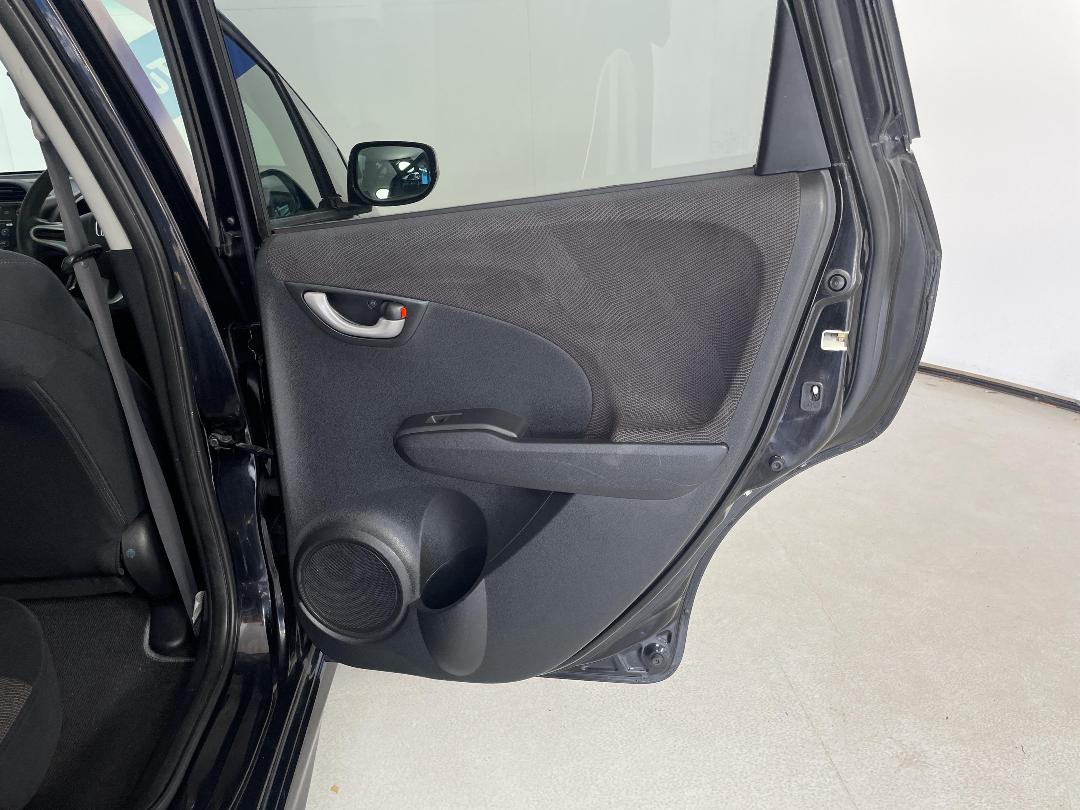 Photo '19' of Honda FIT