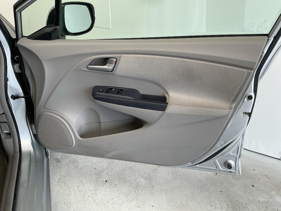 Photo '15' of Honda Insight Photo '15' of Honda Insight