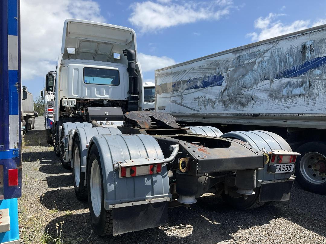 Photo '4' of Isuzu CYJ 460 GIGA Tractor Unit