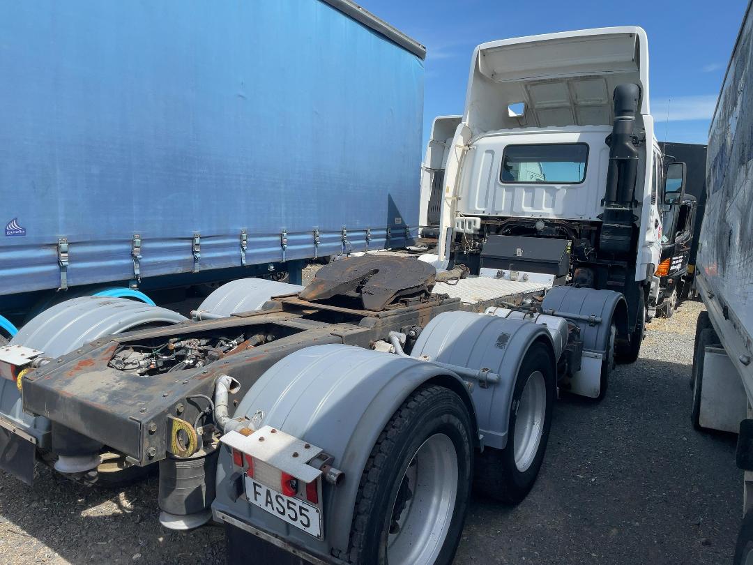 Photo '6' of Isuzu CYJ 460 GIGA Tractor Unit