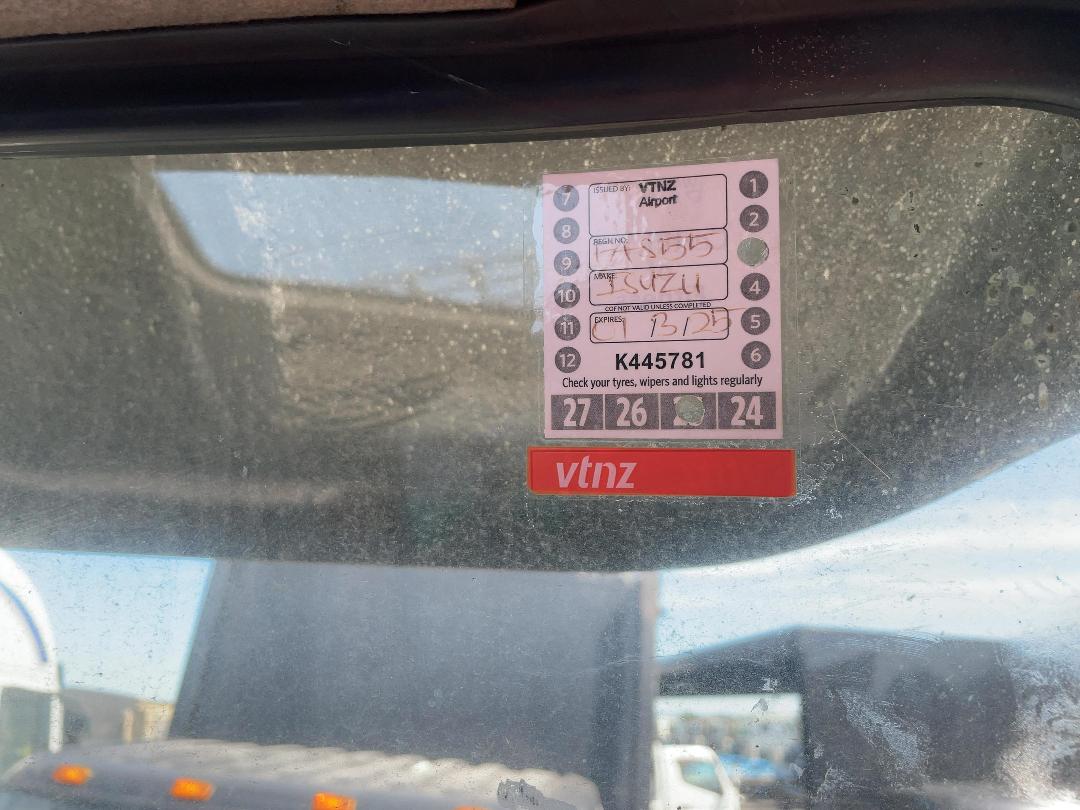 Photo '15' of Isuzu CYJ 460 GIGA Tractor Unit