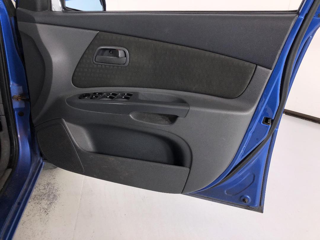 Photo '15' of KIA RIO Photo '15' of KIA RIO