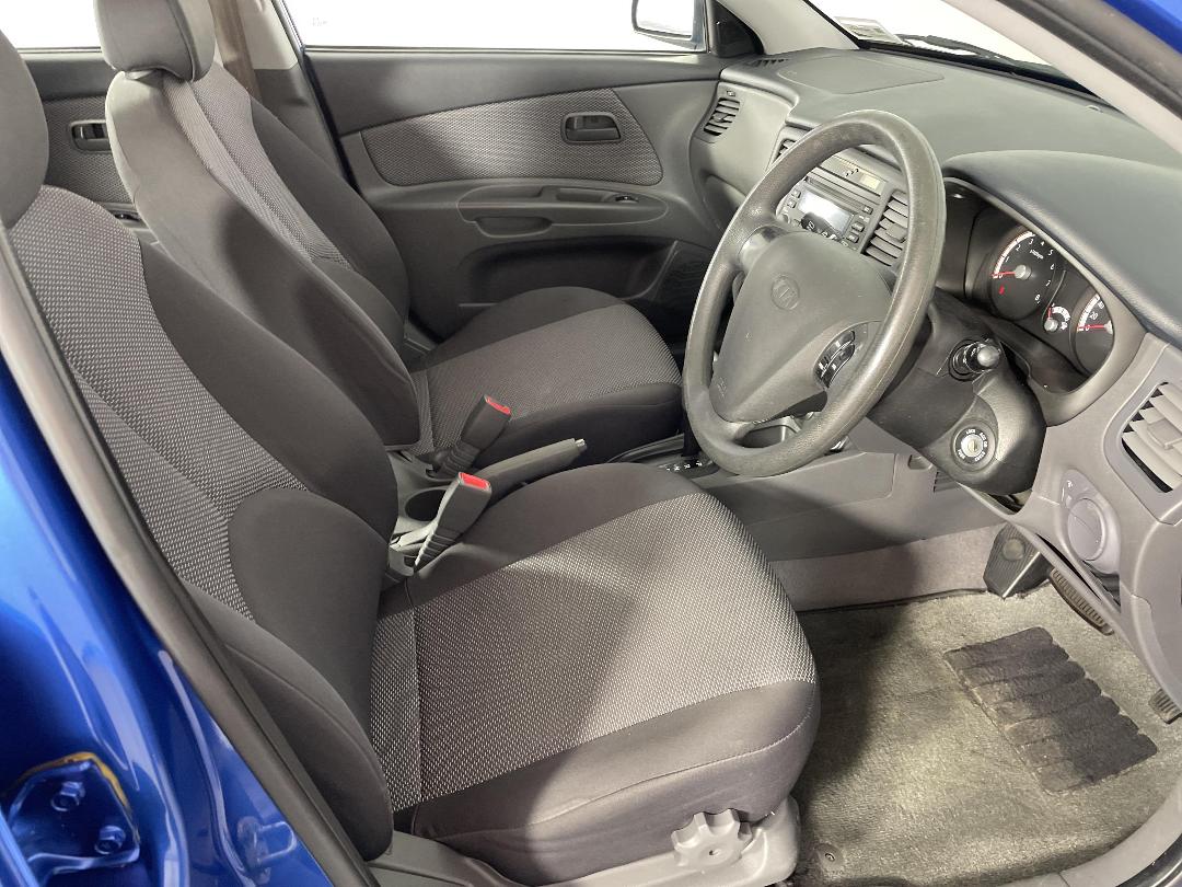 Photo '16' of KIA RIO