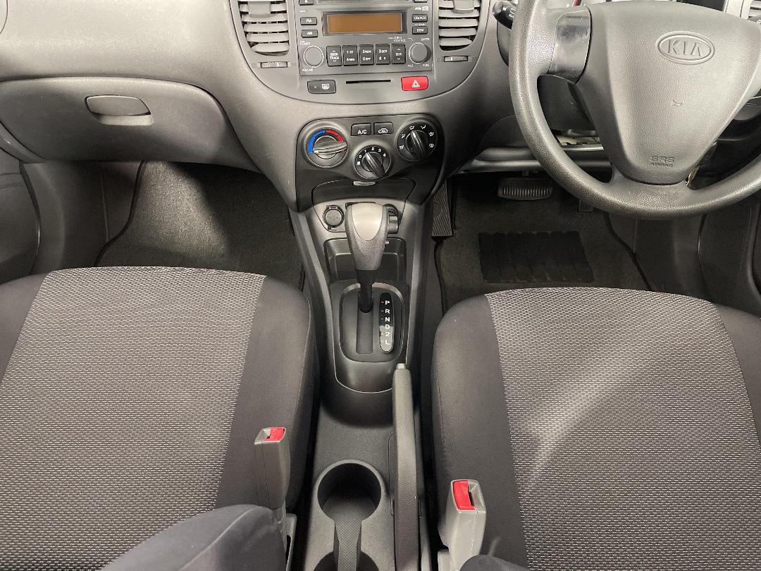 Photo '18' of KIA RIO