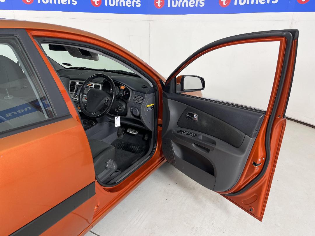 Photo '15' of KIA RIO Photo '15' of KIA RIO