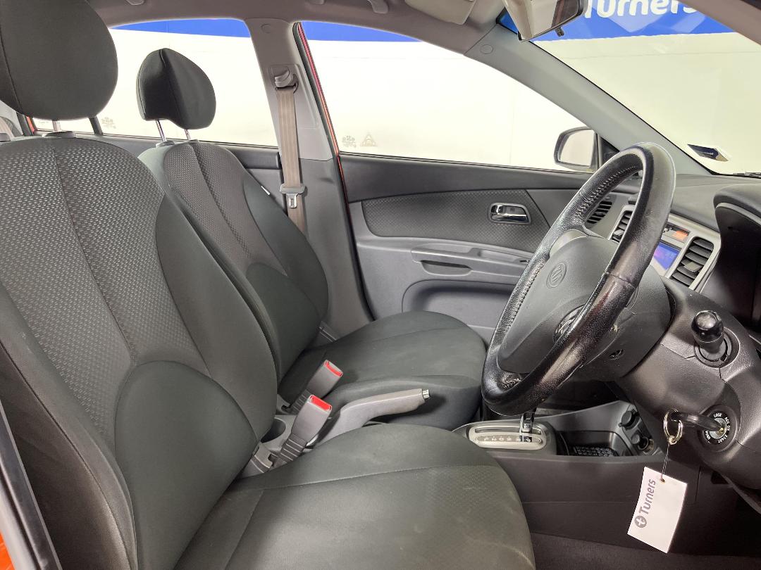 Photo '16' of KIA RIO Photo '16' of KIA RIO