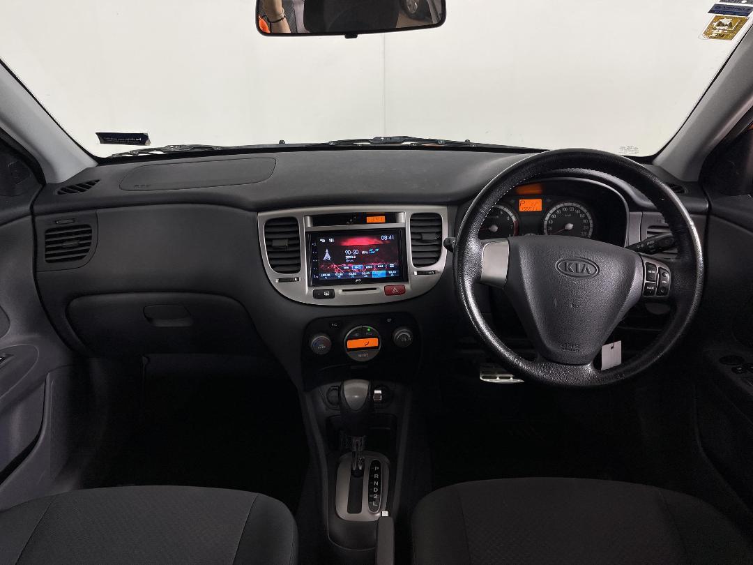 Photo '17' of KIA RIO Photo '17' of KIA RIO