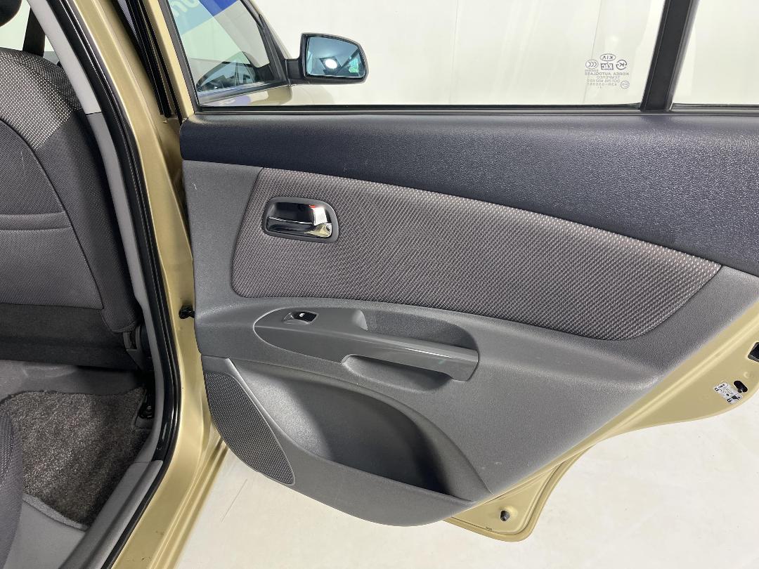 Photo '19' of KIA RIO