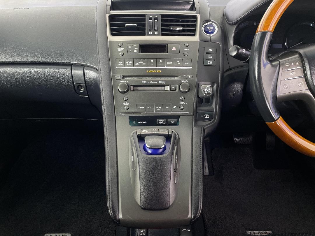 Photo '18' of Lexus HS250H