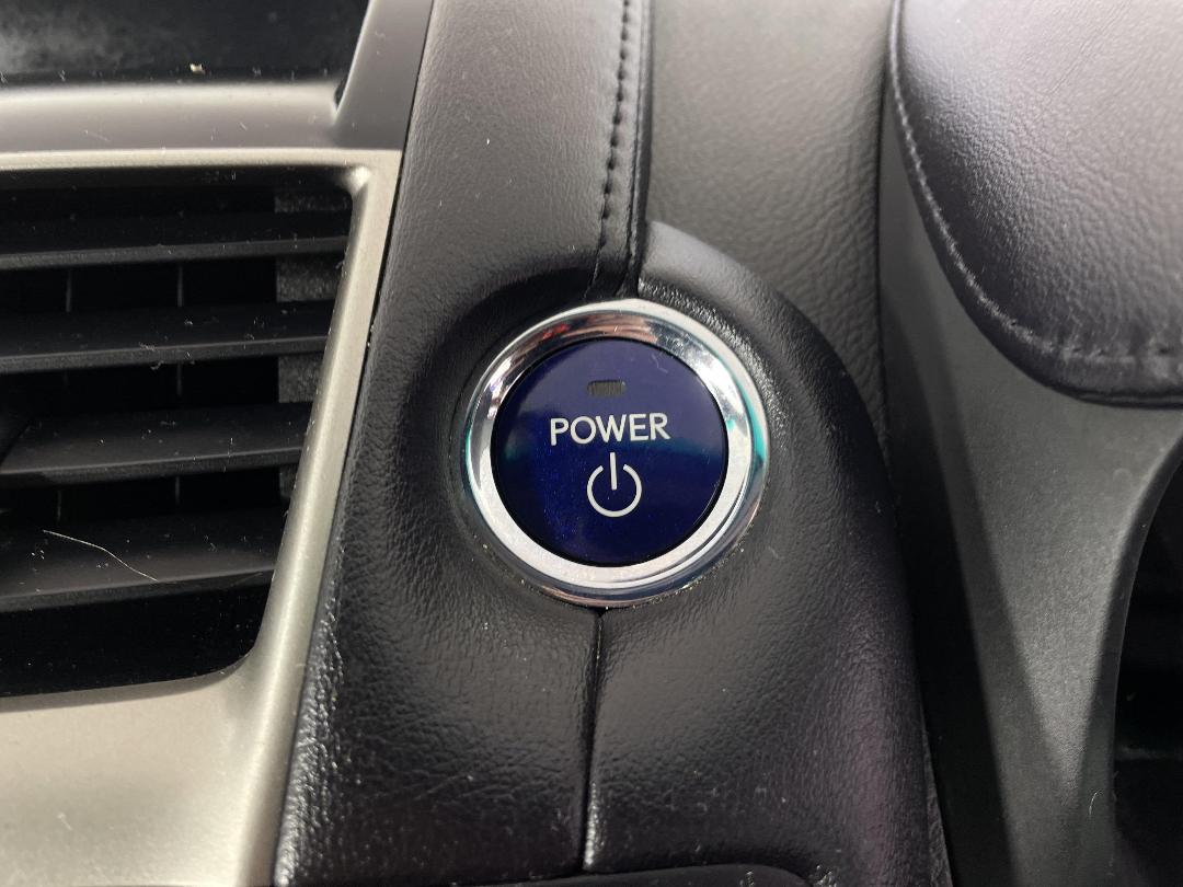 Photo '29' of Lexus HS250H