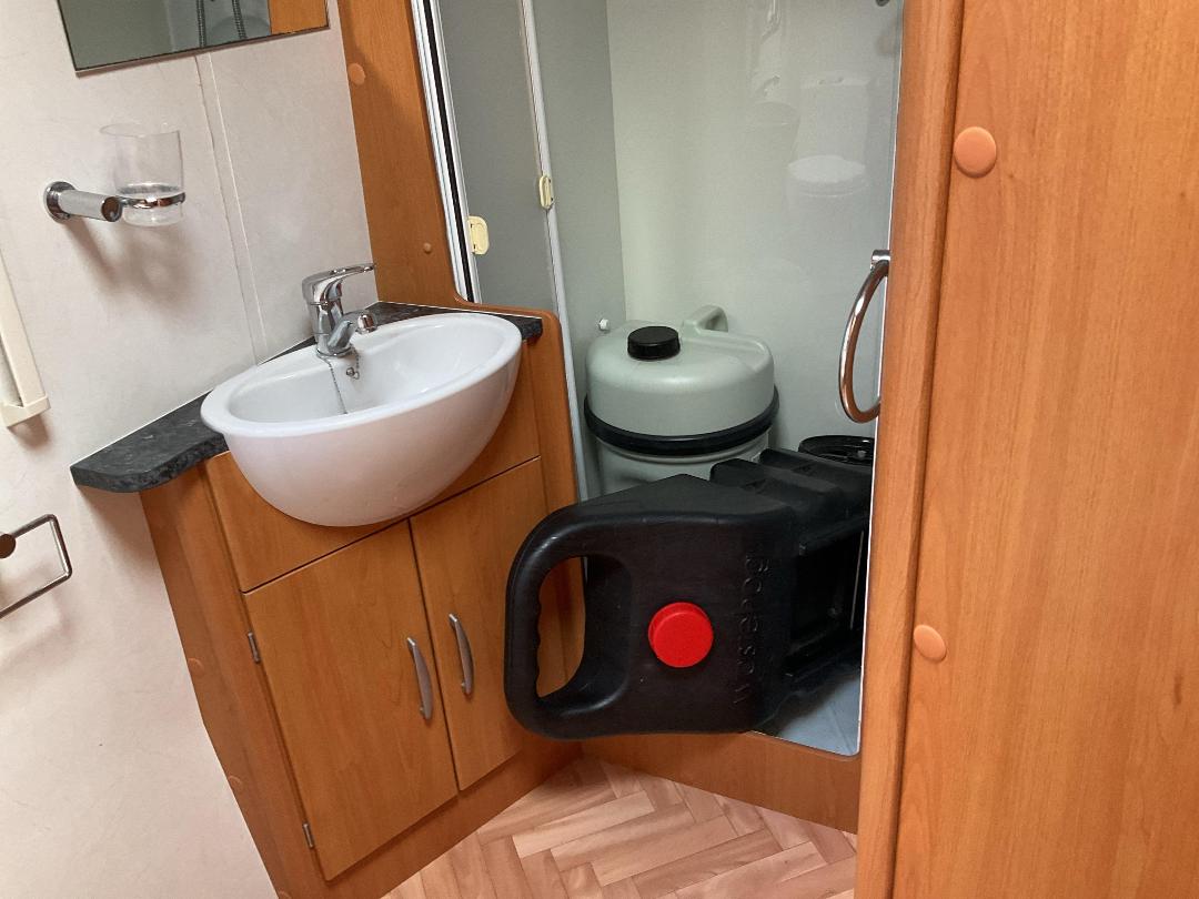 Photo '24' of Lunar Delta RS Caravan - Tandem Photo '24' of Lunar Delta RS Caravan - Tandem