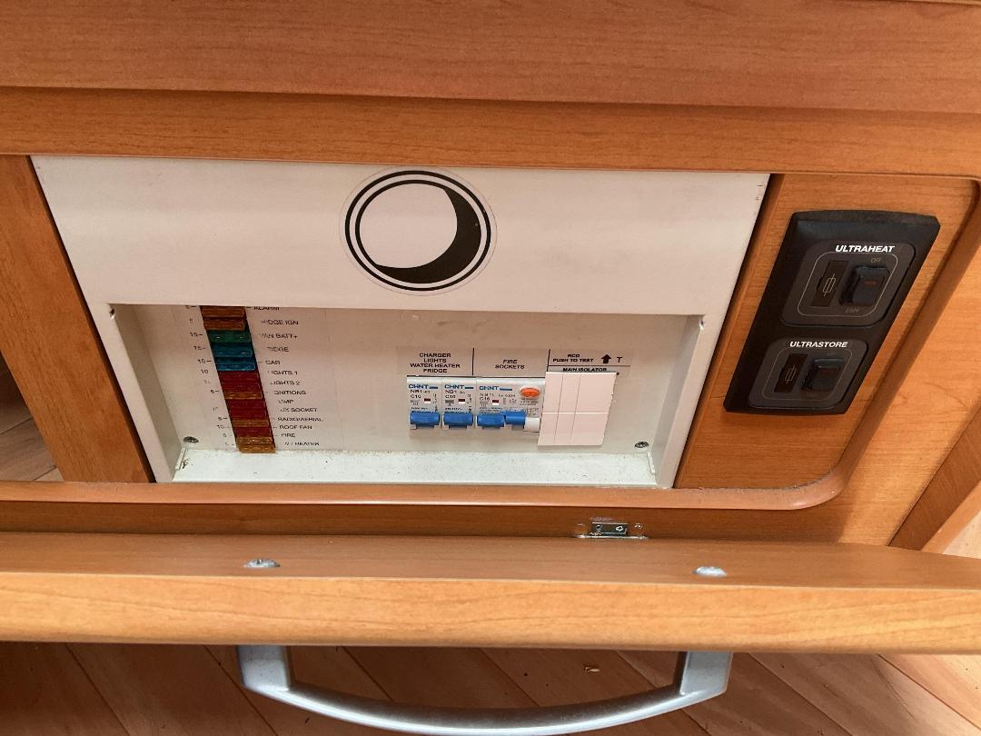 Photo '34' of Lunar Delta RS Caravan - Tandem Photo '34' of Lunar Delta RS Caravan - Tandem