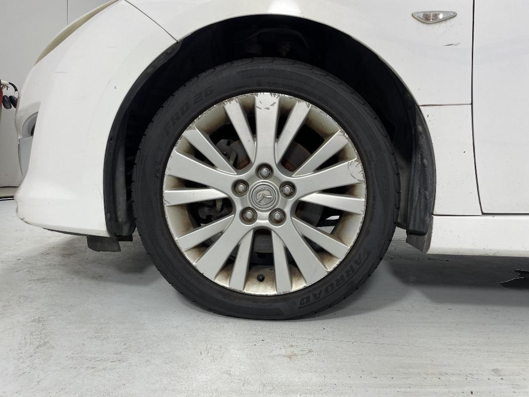 Photo '8' of Mazda Atenza