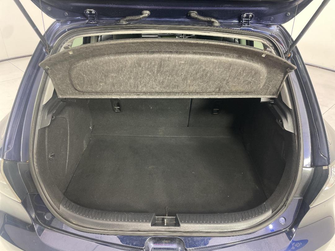 Photo '14' of Mazda Axela Photo '14' of Mazda Axela