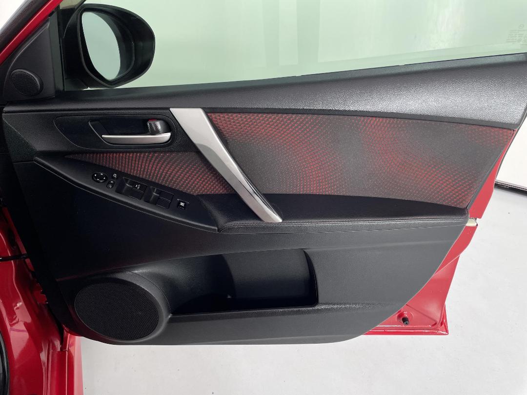 Photo '15' of Mazda Axela