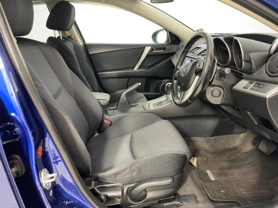 Photo '14' of Mazda Axela Photo '14' of Mazda Axela