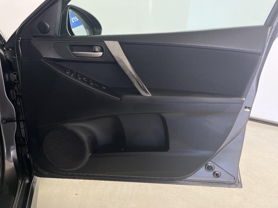 Photo '15' of Mazda Axela Photo '15' of Mazda Axela